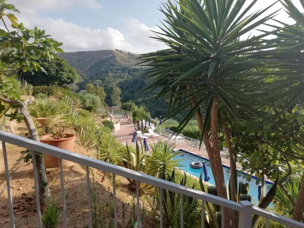 Villa Del Conte Drapia Esterno foto